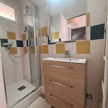 Beau T2 Avec Parking 300m Apartment *